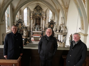 Gruppenfoto in der barocken Kapelle des Franziskanerklosters in Geseke